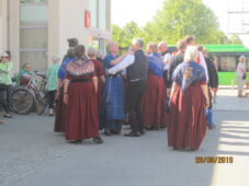 Vága dansifelag dansar slippudans við City Gross í Landskrona