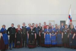 Felagsmynd av ferðalagnum hjá Vága dansifelagi í Skurup 2019: Kristianna á Lofti, Arnjohn Hvítklett, Lilja Joensen, Dánial Jákup Jørgensen, Hervør Jørgensen, Elisabeth Thorsteinsson, Kára á Steig, Árni Jacobsen, Elspa Suffía Joensen, Anna Elisa Jacobsen, Sigurd Jan Tavsen, Lív Vilhelmsen, Gunnar Restorff, Paula Vilhelmsen, Eyð Ellingsgaard, Guðrið á Lofti, Bergfríð Næs, Osla Petersen, Edvard í S. Joensen og Eina Gudmundsen.