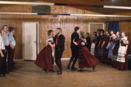 Innaní: Ata Rasmussen & Torstein Holm, Petur Klementsen & Beggan Clementsen.
Røðin við monnum: Jóan Petur undir Skarði, Leivur Rasmussen, Sólvit Simonsen.
Røðin við kvinnum: Oddvør Johannesen, Ásla Klementsen, Lorain Simonsen, Unni Hentze, Paula Olsen, Lis Djurhuus, Elsa Petersen.